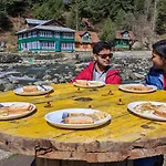 New Relax Inn, Pahalgam, 2 Km From Lidder Valley