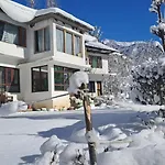 Al-Ayaan Guest House