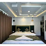 Mala Castle Cottages And Hotel, Pahalgam
