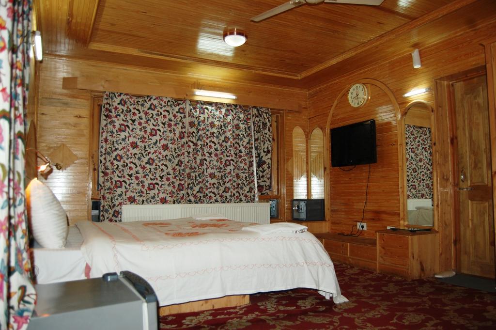Paradise Hotel