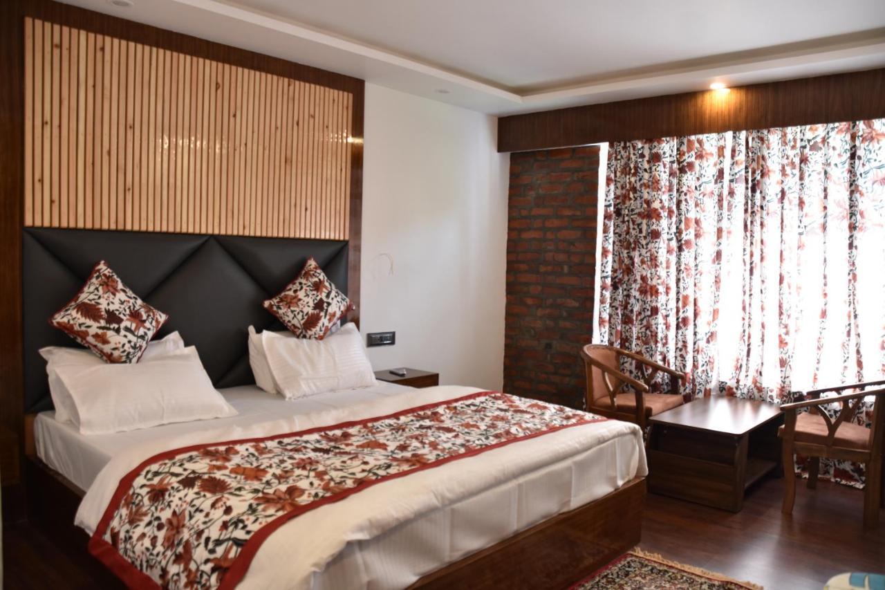Lidder Palace 3*