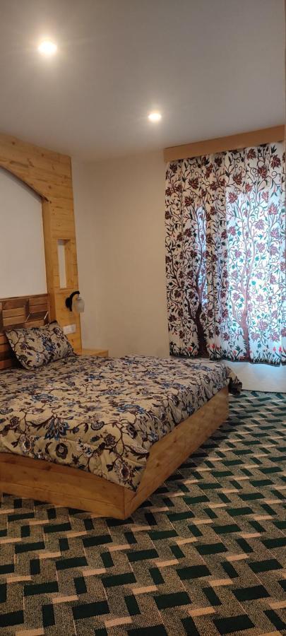 Elite * Pahalgam