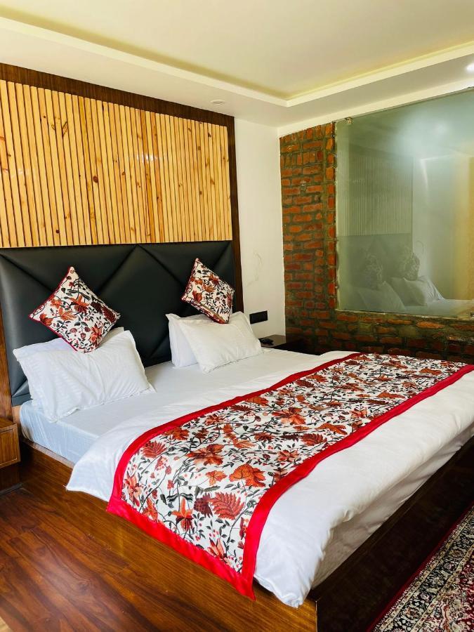 Lidder Palace 3*