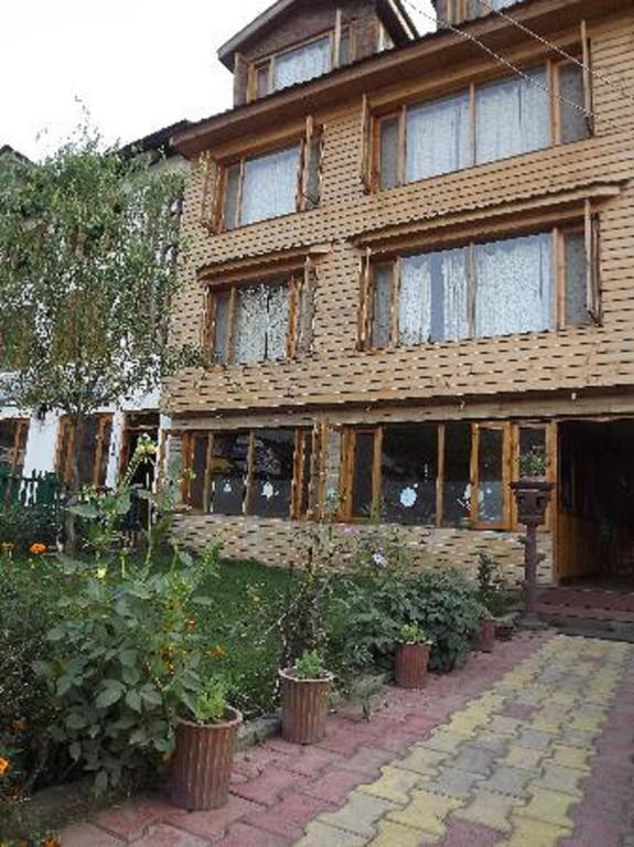 Palestine Hotel Pahalgam