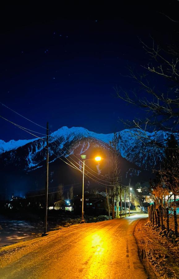 Mir * Pahalgam