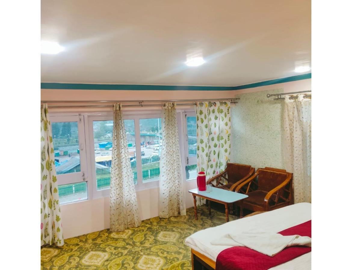 Noor Mahal, Homestay