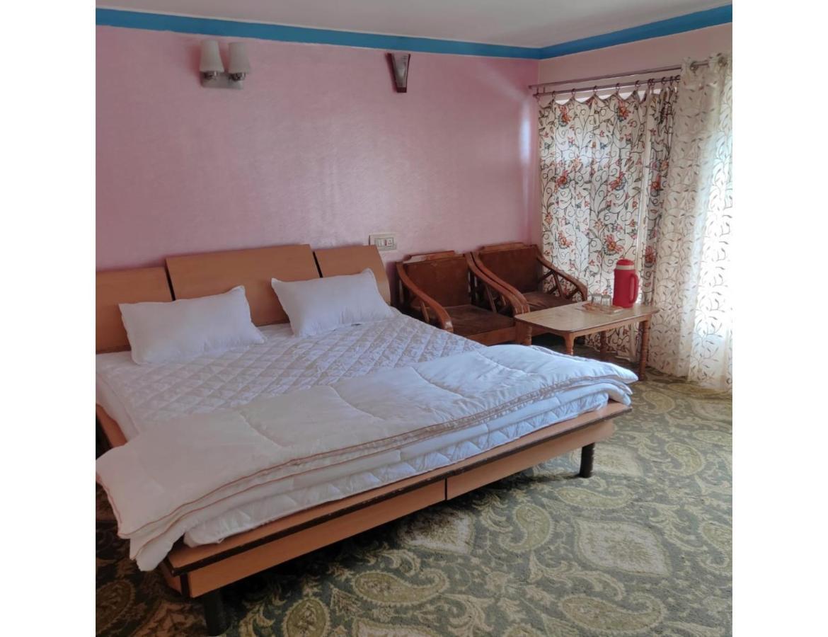 Noor Mahal, Homestay