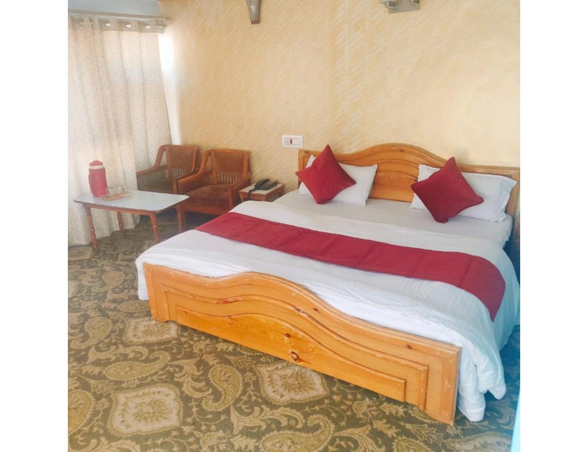 Noor Mahal, Homestay