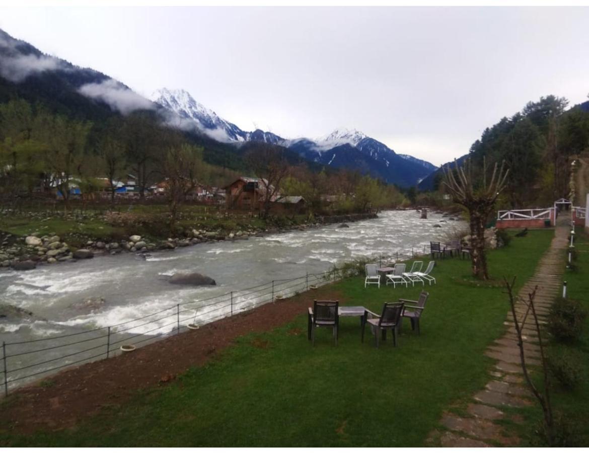 Homestay Wonderland, *