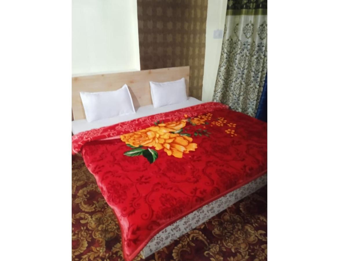 Wonderland, Homestay