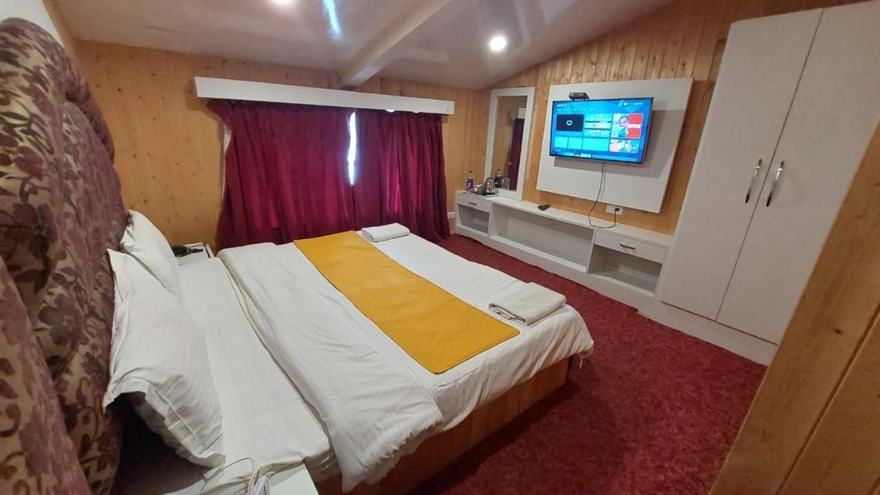 Hotel Outlook 3*