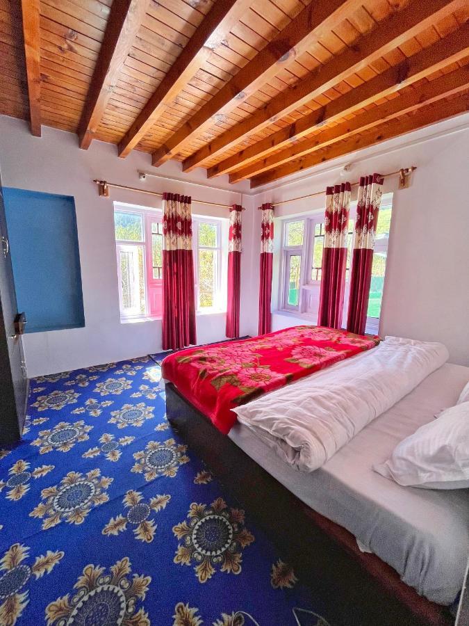 Kolahoi Heights Hotel 3*