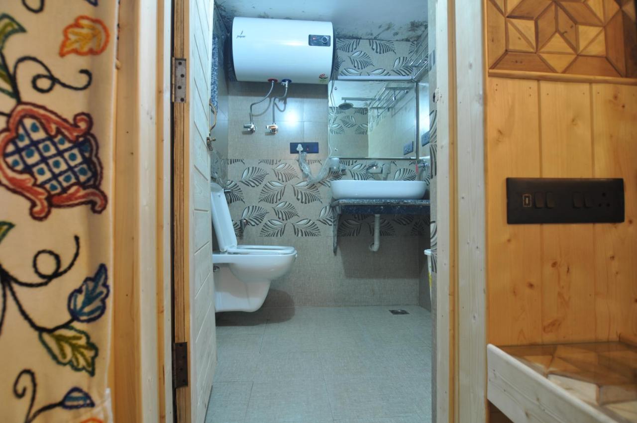 Kashmir House Hotel 2*