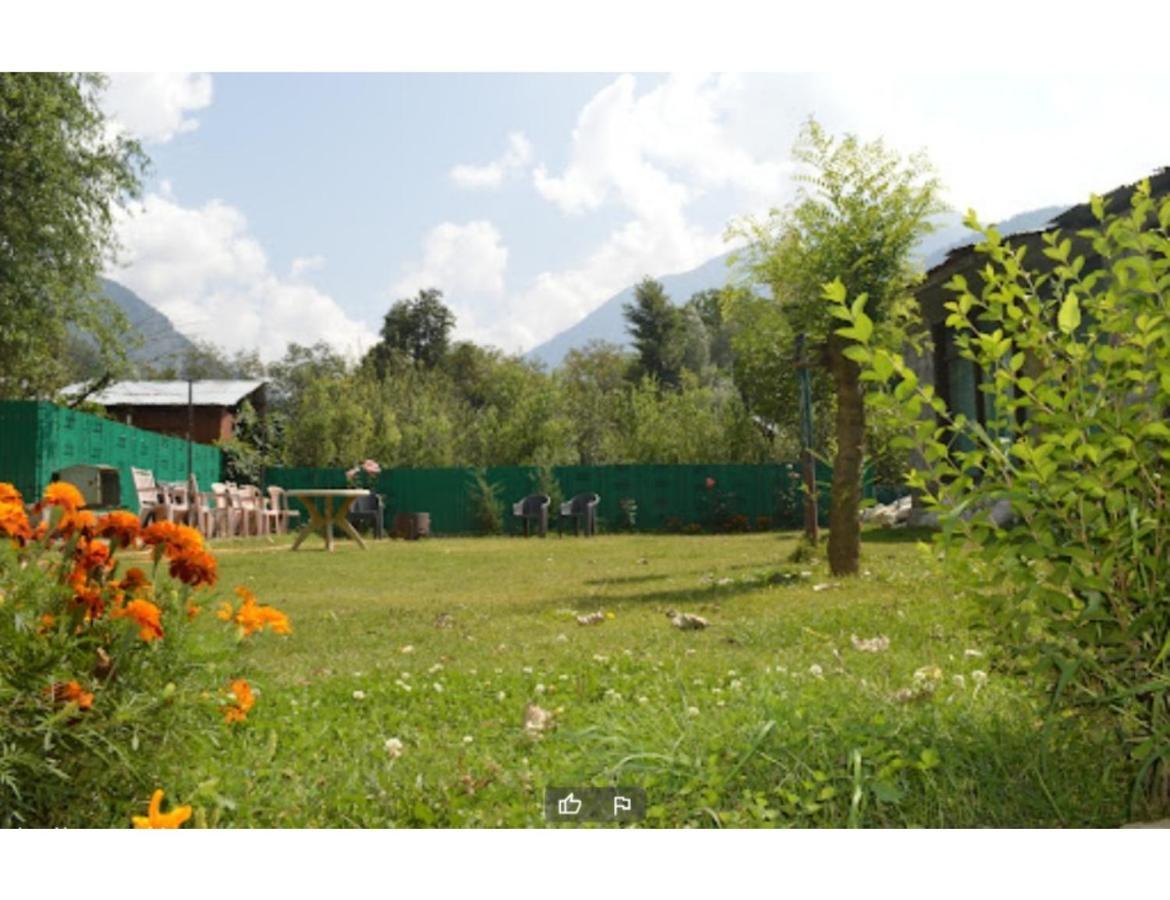 Tourist Palace, * Pahalgam