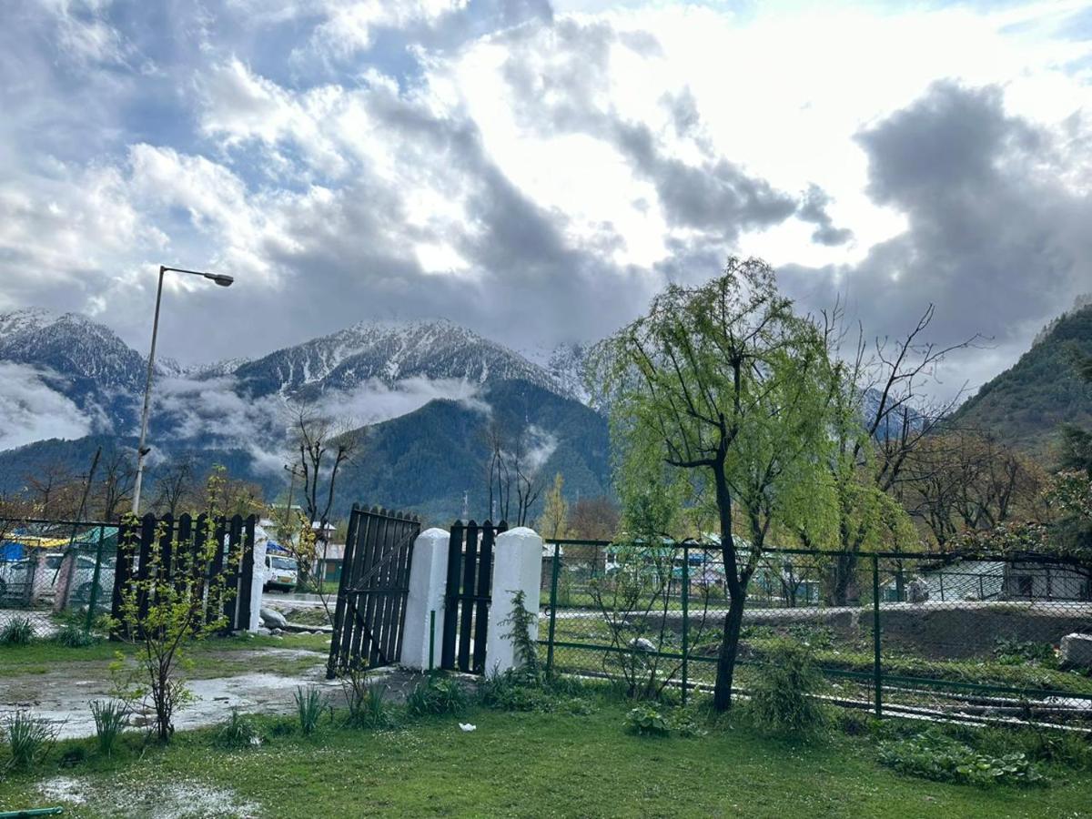 Hotel Waterfront Pine Pahalgam