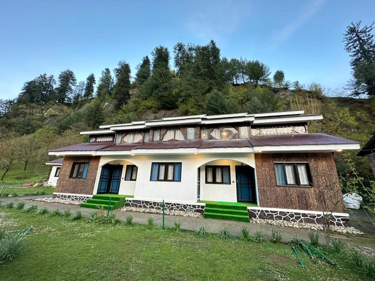Waterfront Pine Hotel Pahalgam