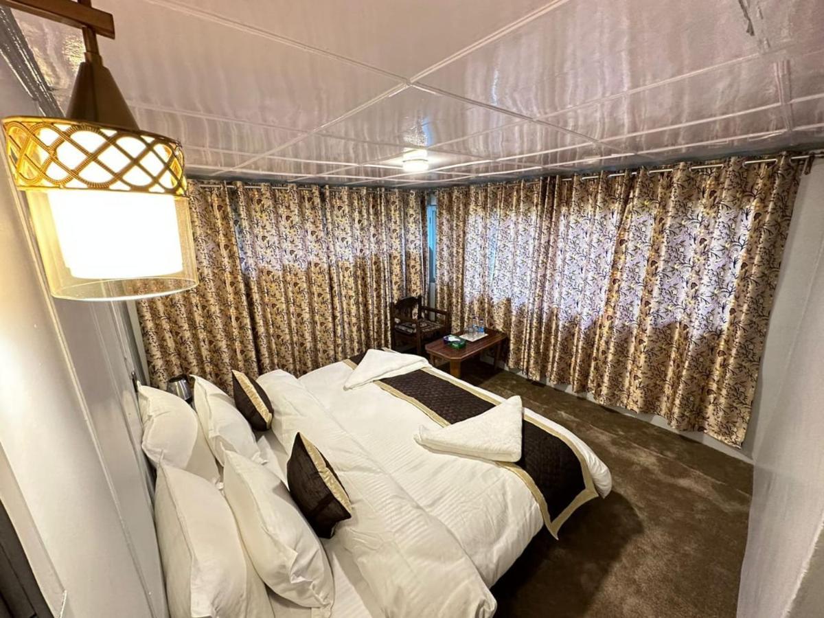Waterfront Pine Hotel 3*
