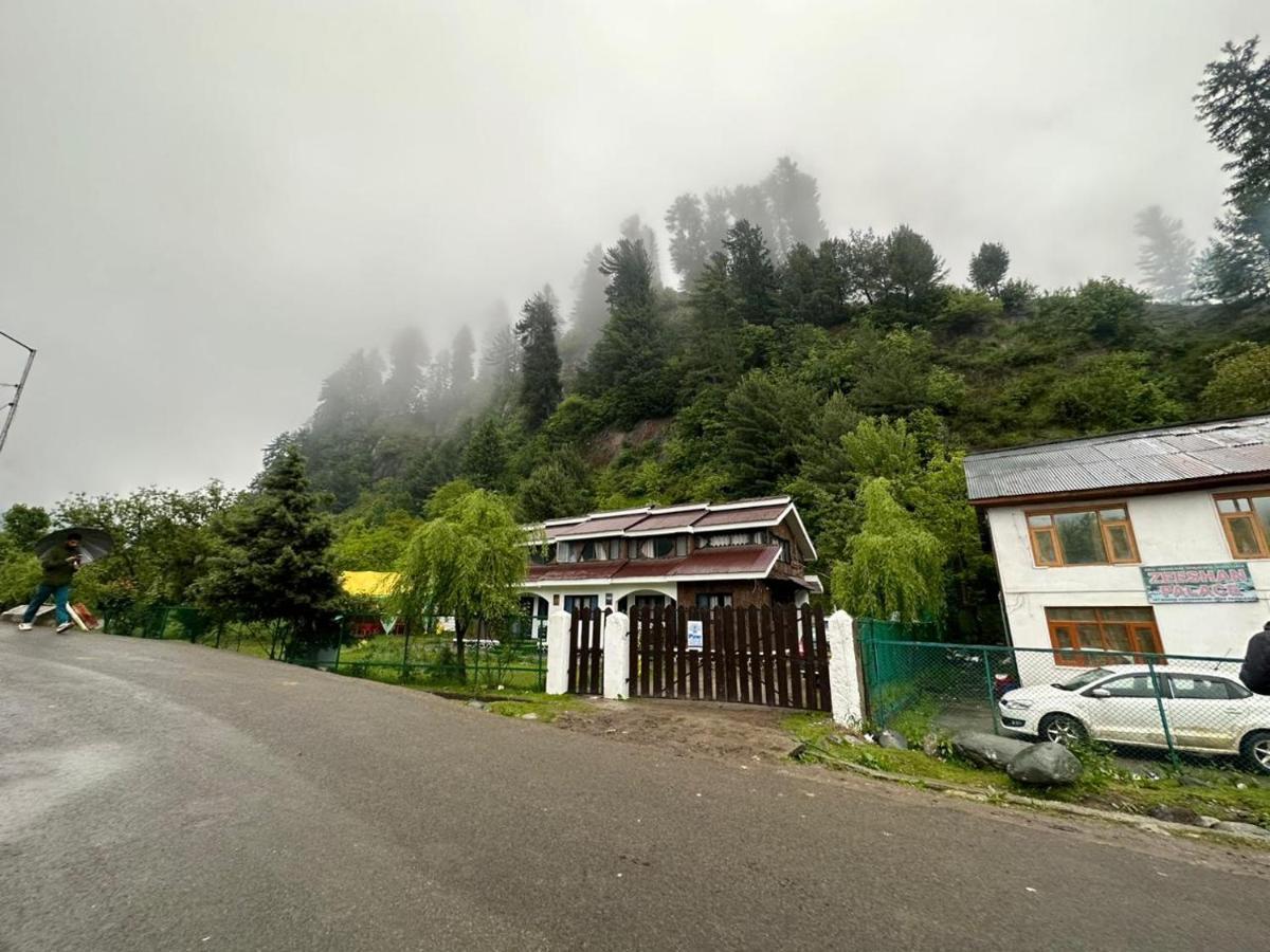 Waterfront Pine Hotel Pahalgam