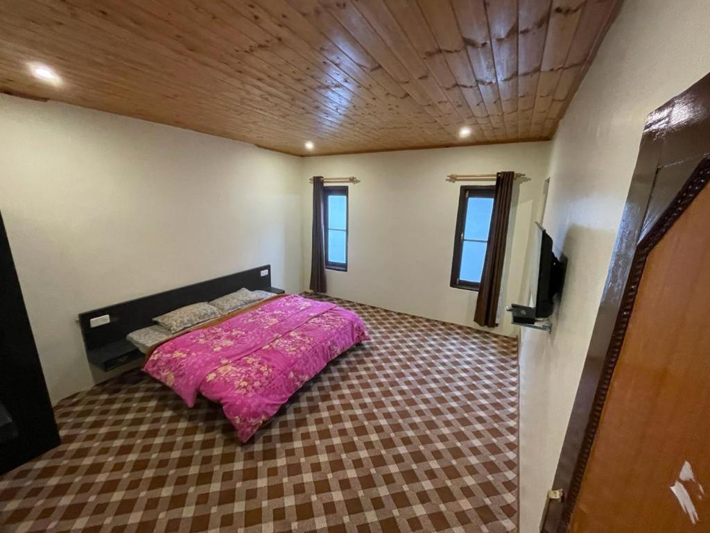 Walnut Tree Hotel *
