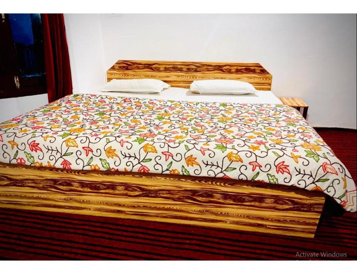 Homestay Snow Peak Guest House, *