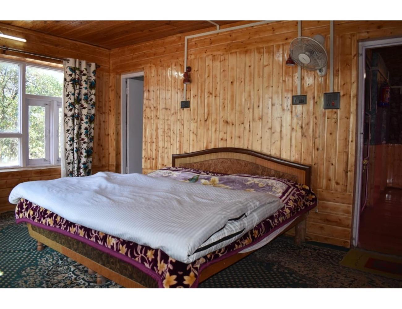 Pine View Resort, Homestay Pahalgam