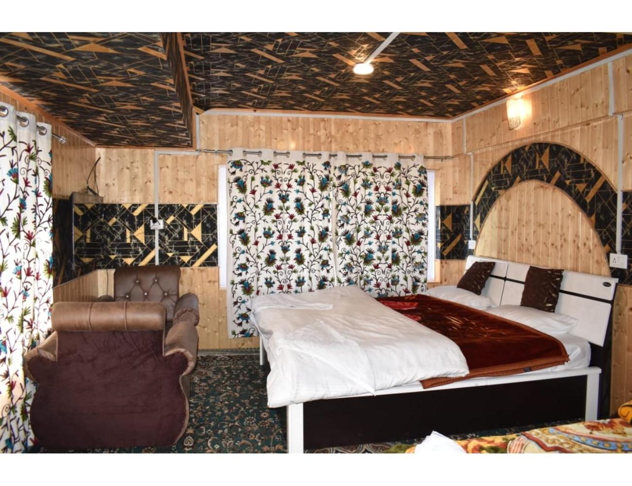 Homestay Pine View Resort, *
