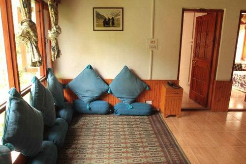 Himalaya House 2*