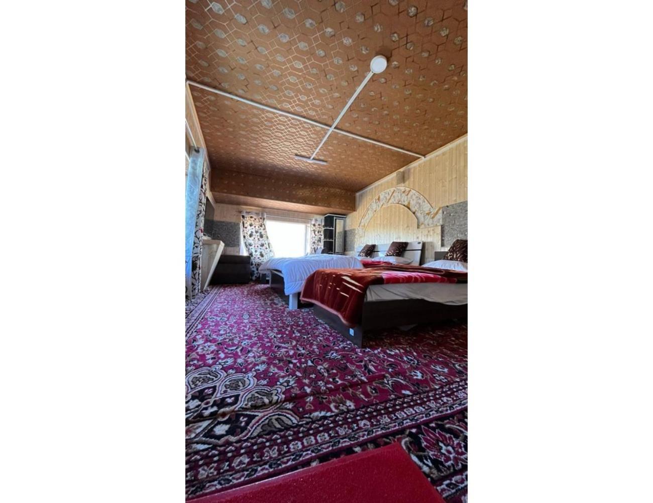 Pine View Resort, *