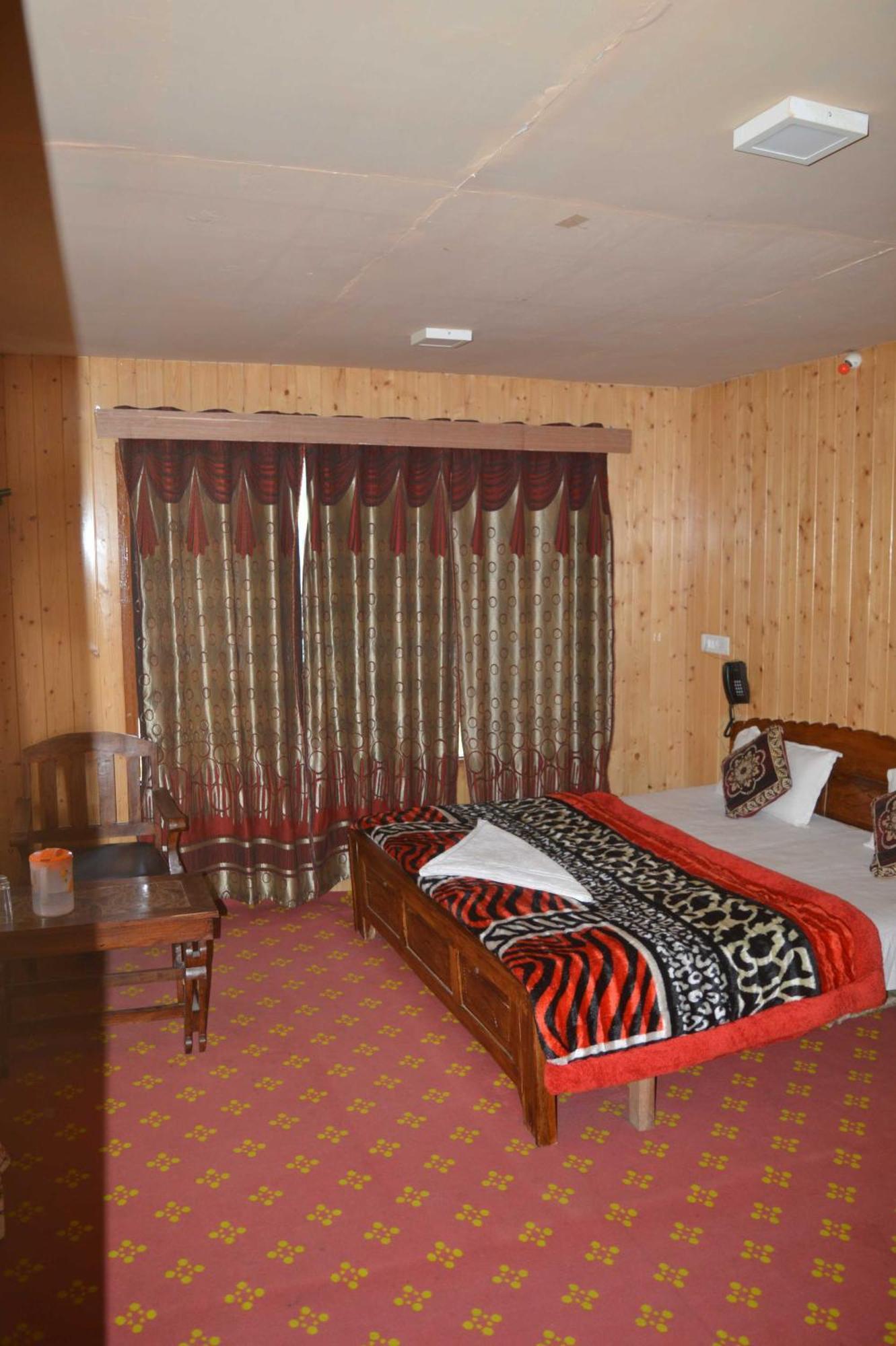 Hotel O Gulfam Palace 4*
