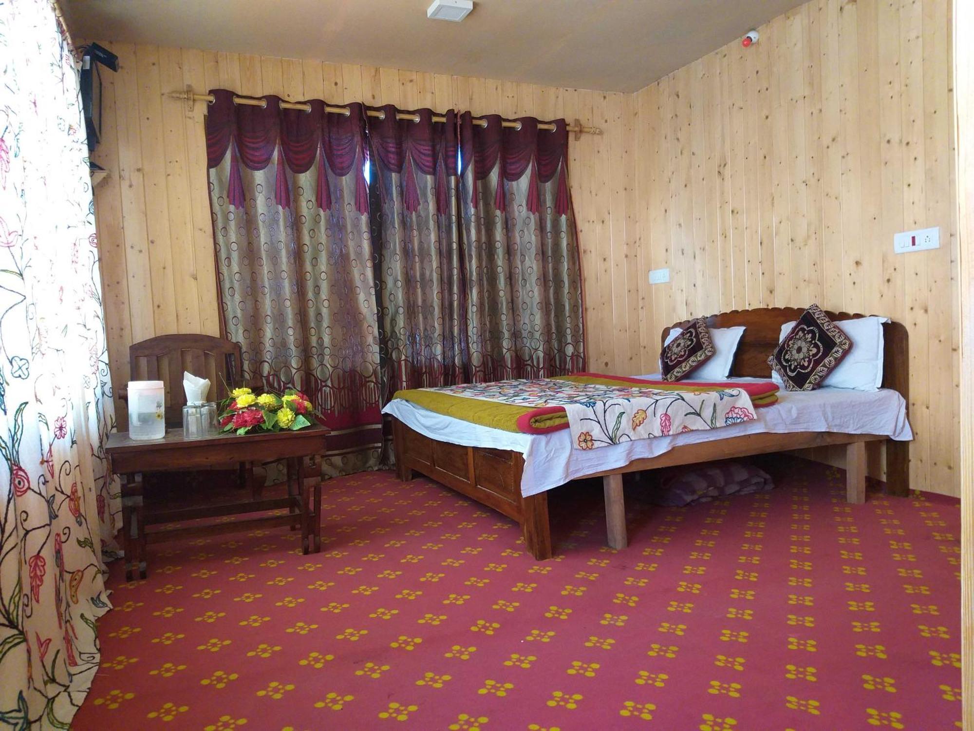 Hotel O Gulfam Palace 4*