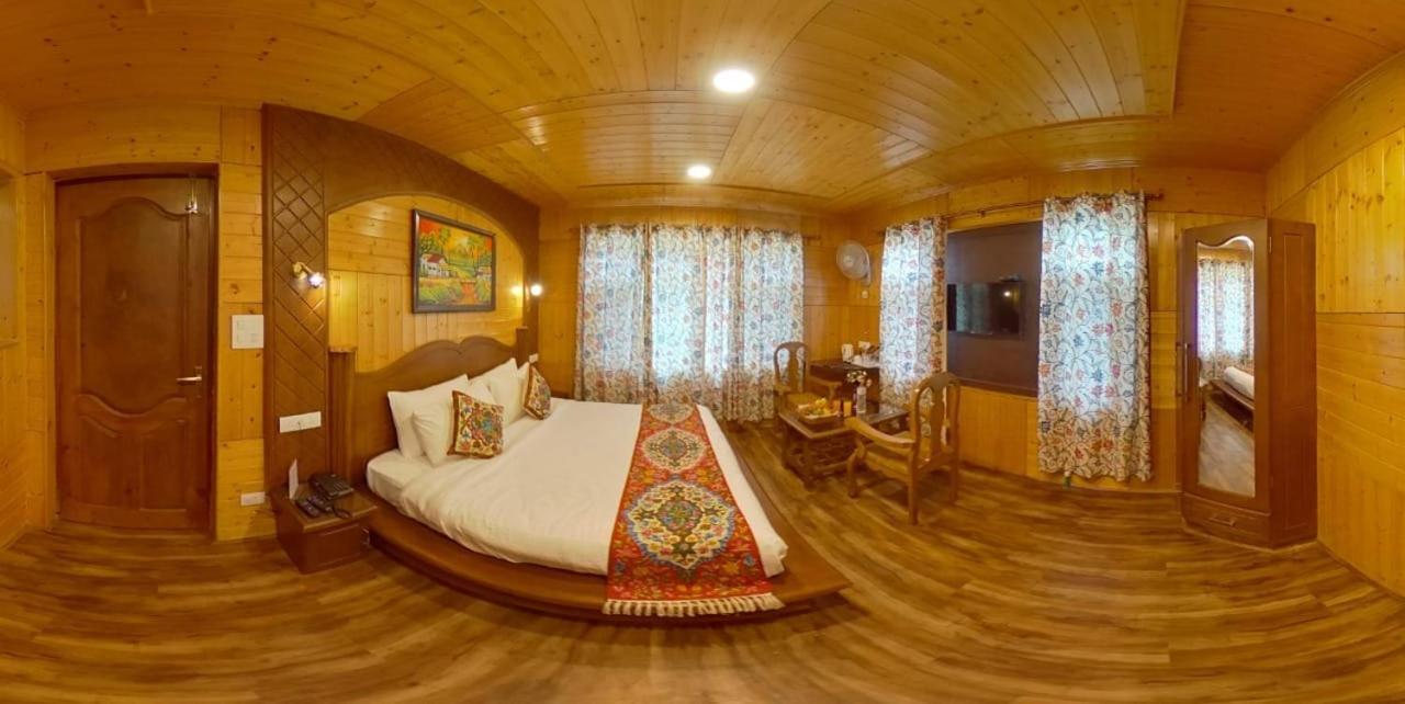 Royale Comfort Hotel 4*