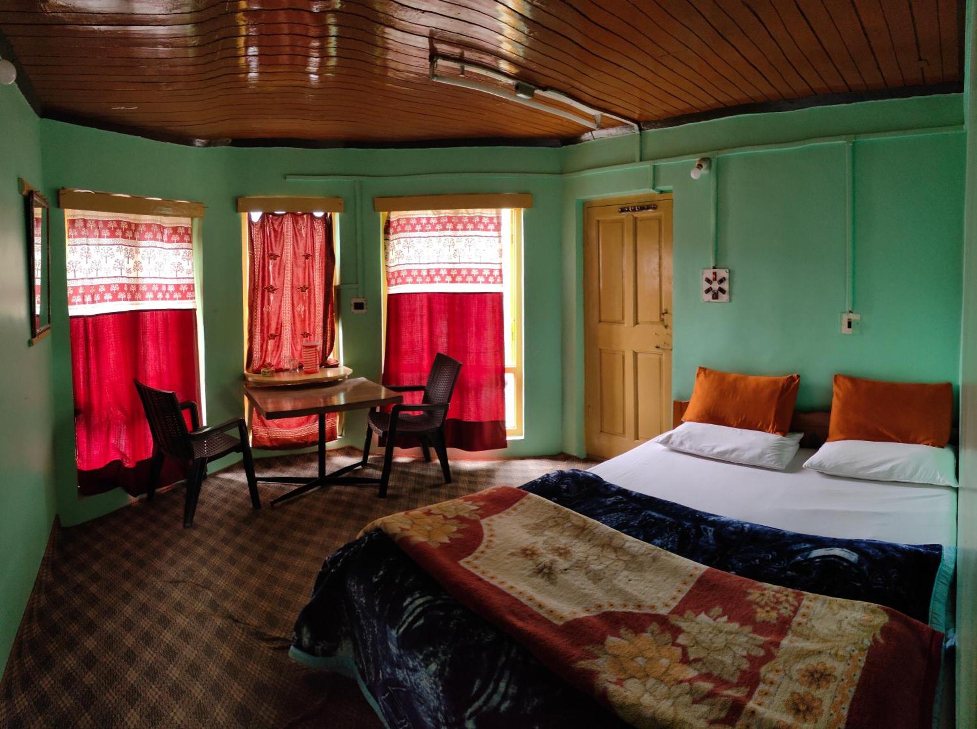 New Relax Inn, Pahalgam, 2 Km From Lidder Valley Hotel 2*