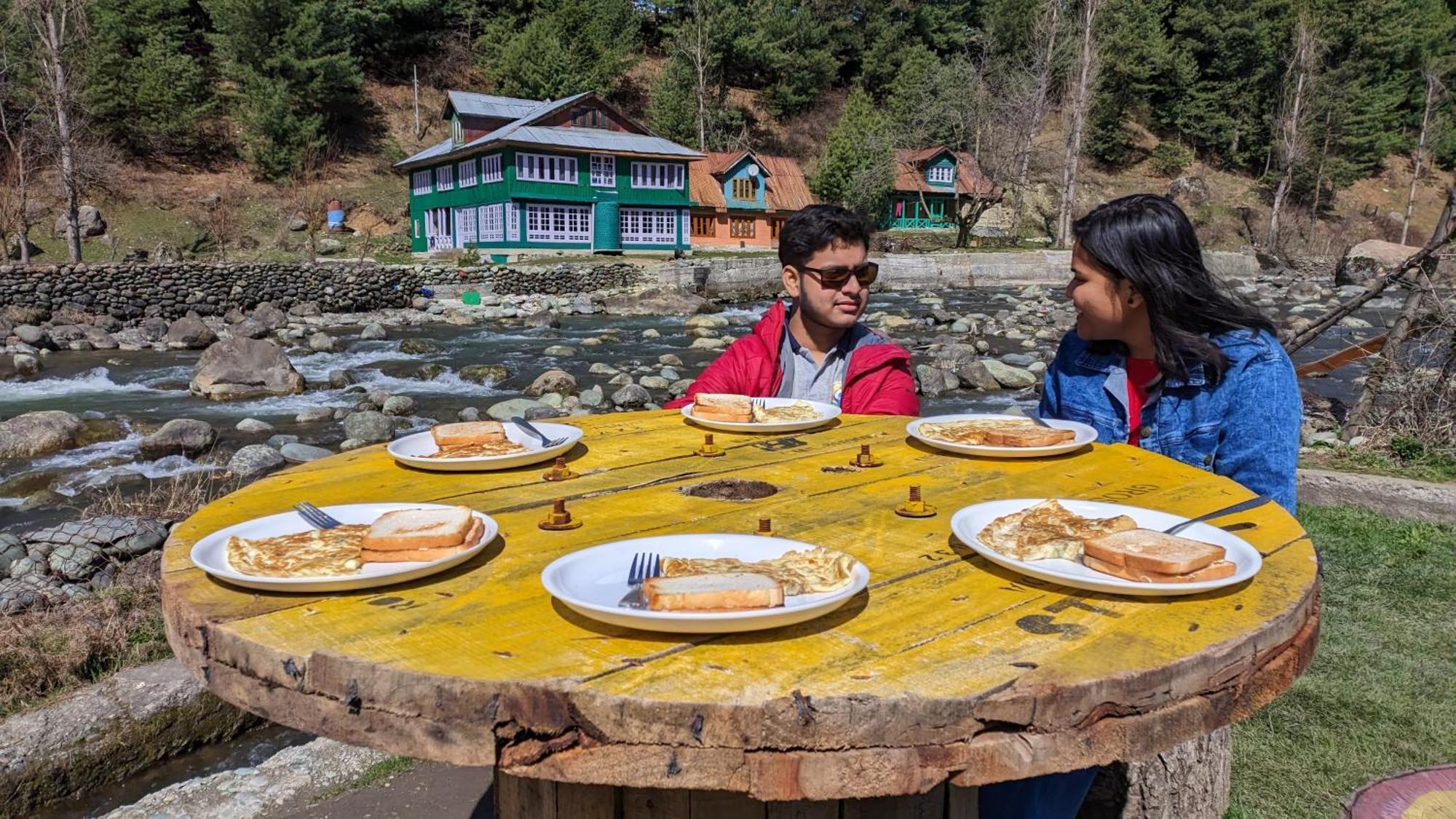 New Relax Inn, Pahalgam, 2 Km From Lidder Valley 2*