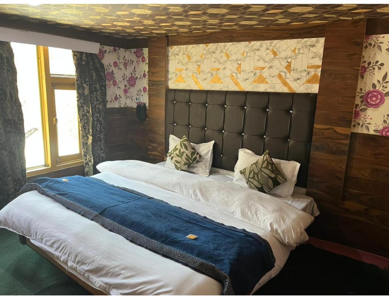 New Tourist Palace, Homestay Pahalgam