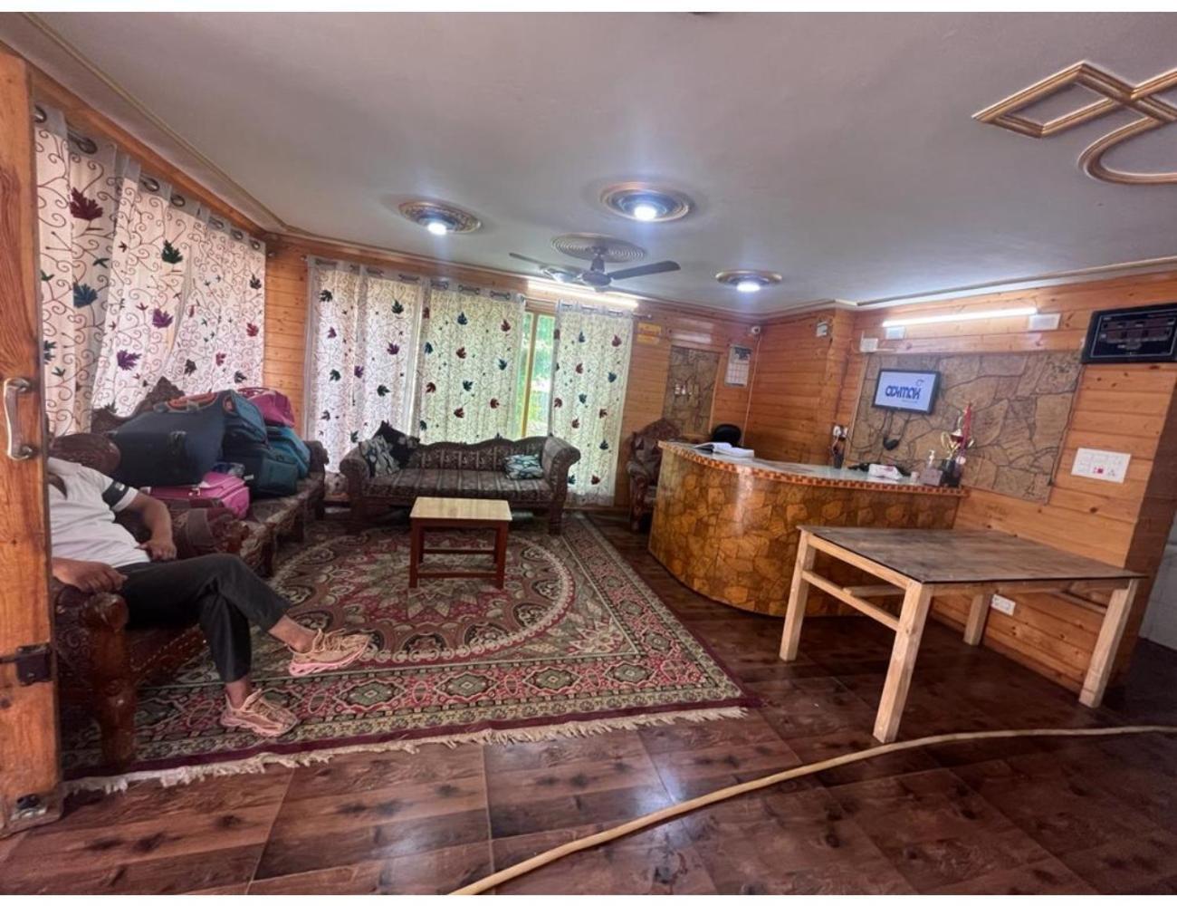 New Tourist Palace,