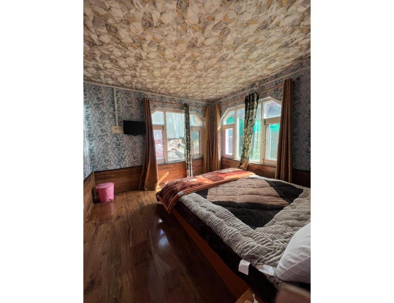 Pine Green, Homestay Pahalgam