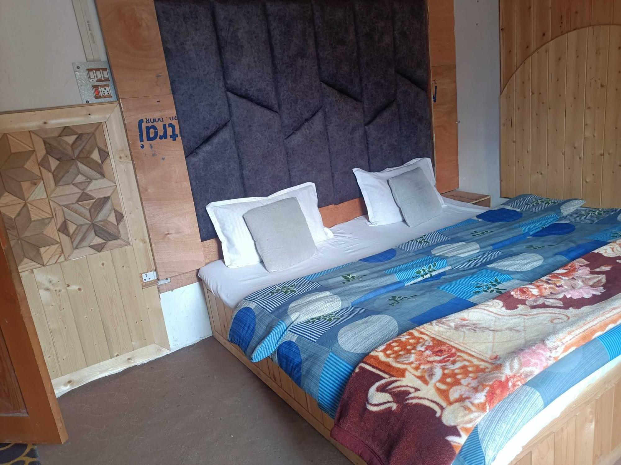 Hotel O Gulfam Palace 4*