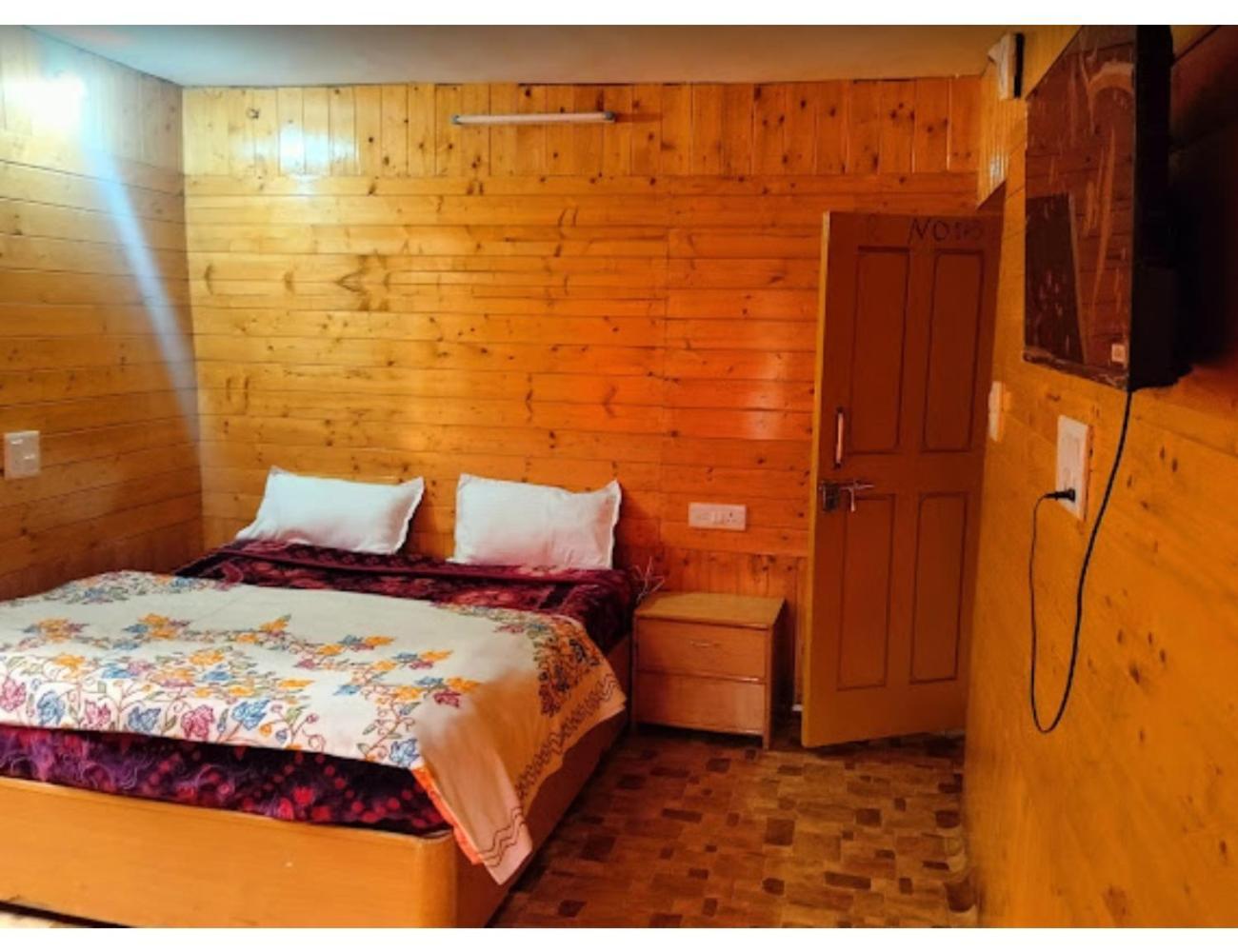 Kesar Hotel, *