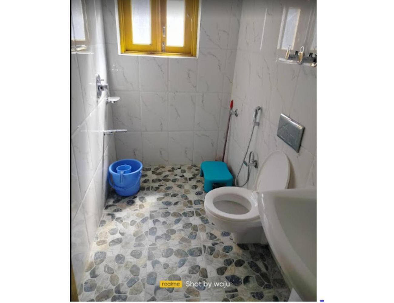 Kesar Hotel, *