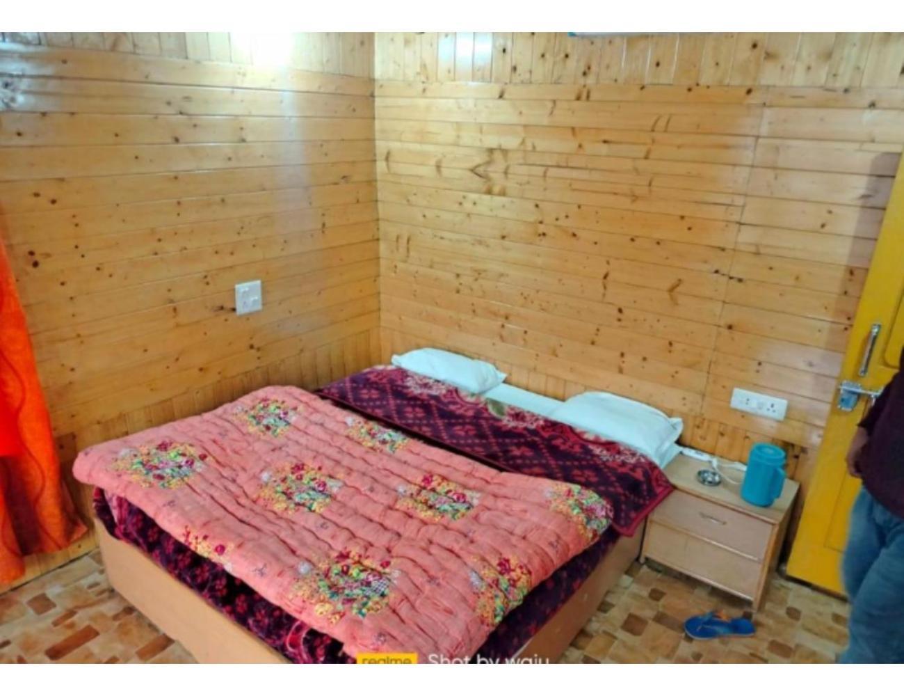 Homestay Kesar Hotel, *