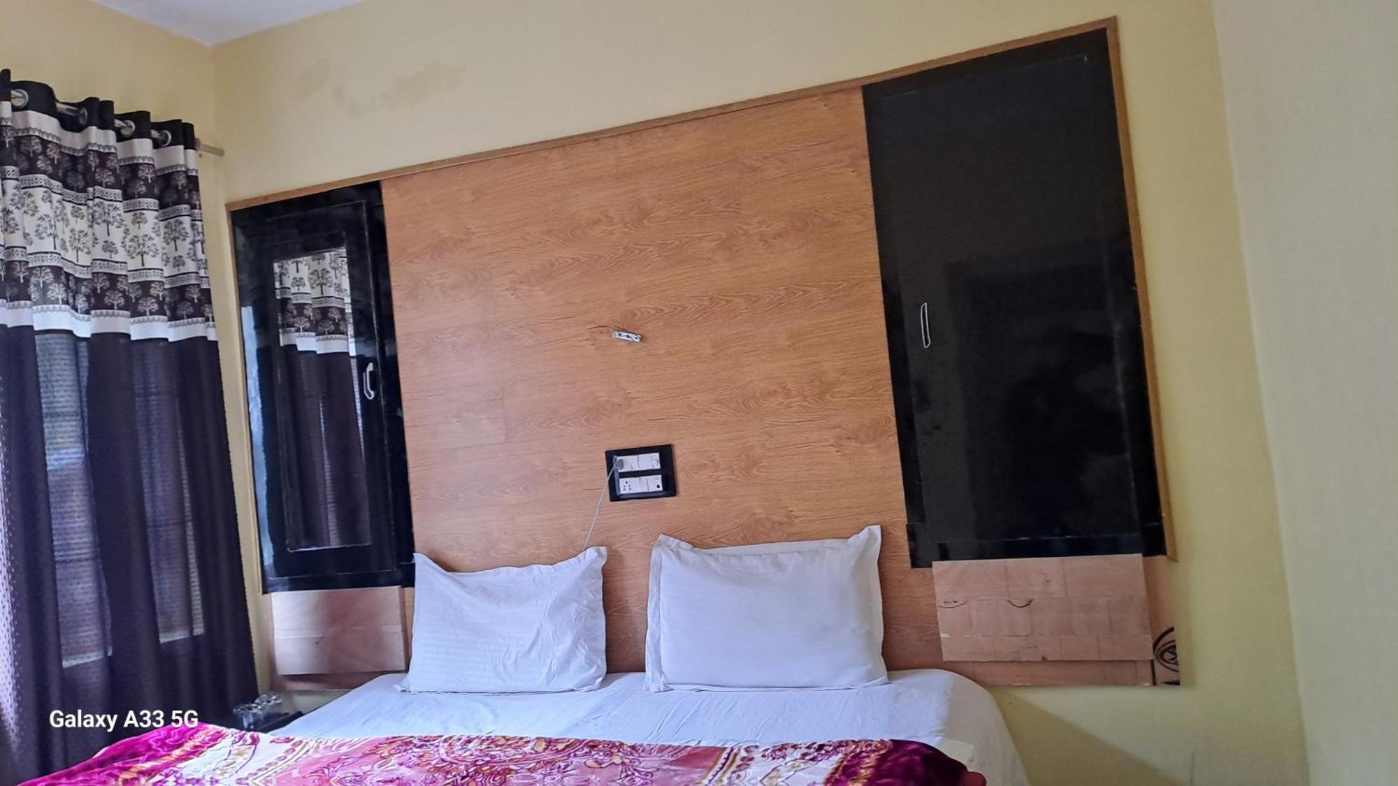 Al-ayaan Guest house