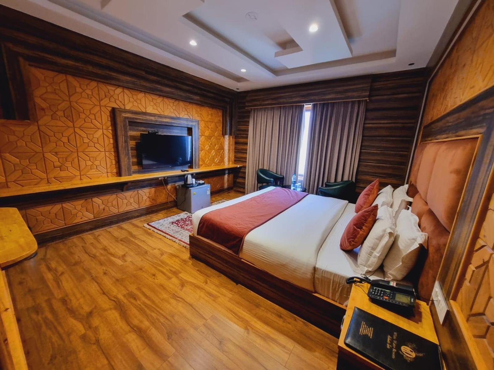 White Water Hotel 4*