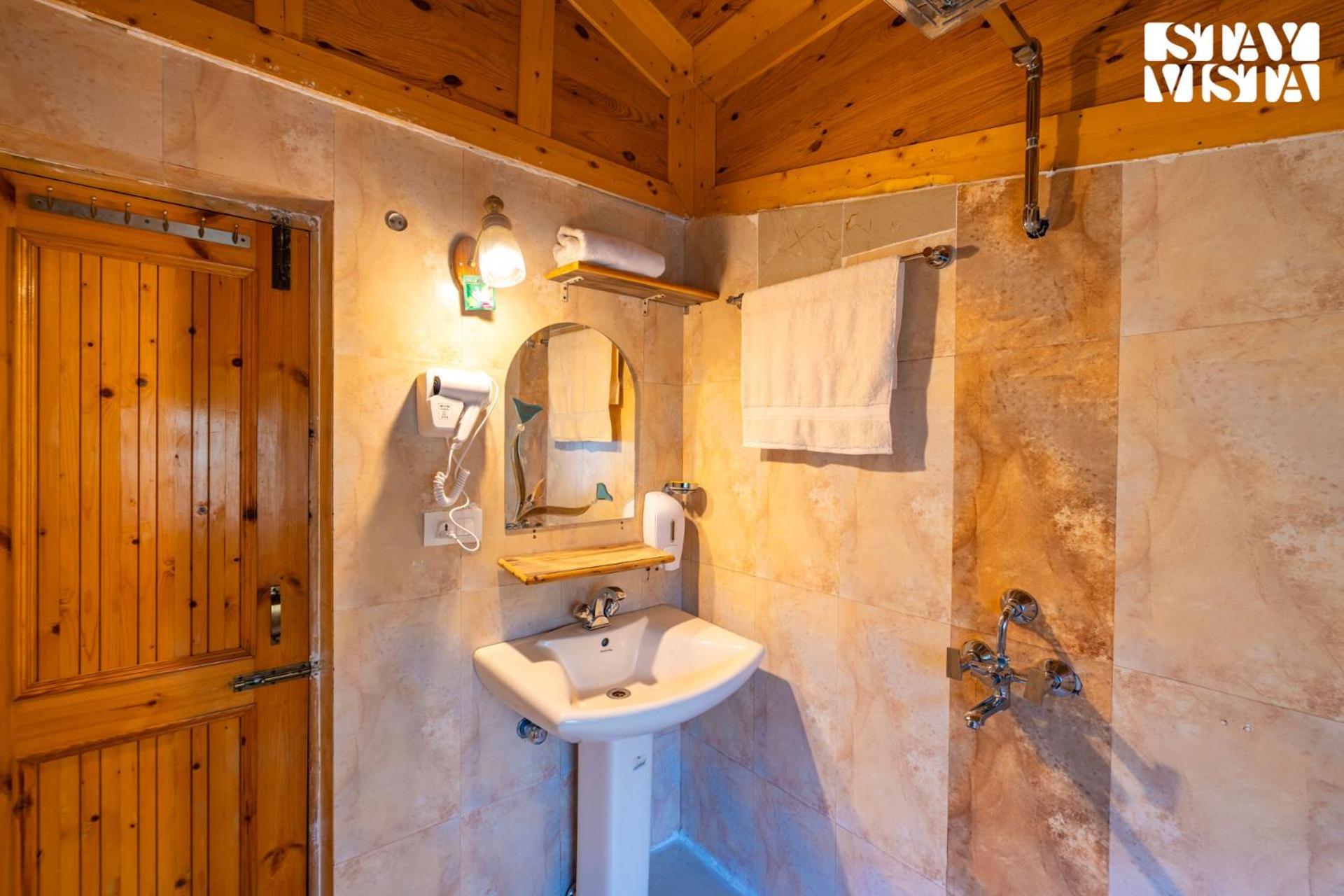 Villa Stayvista At Maryam - Pet-friendly With Alfresco Dining, Bbq, Bonfire Pahalgam