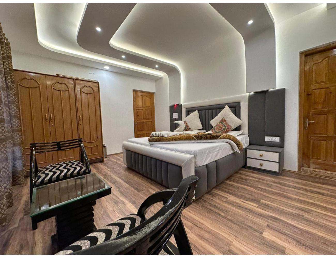 Homestay Mala Castle, *