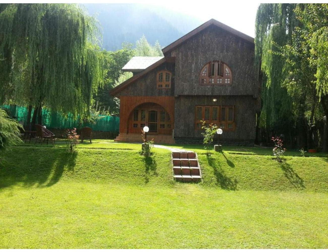Mala Castle, Homestay *