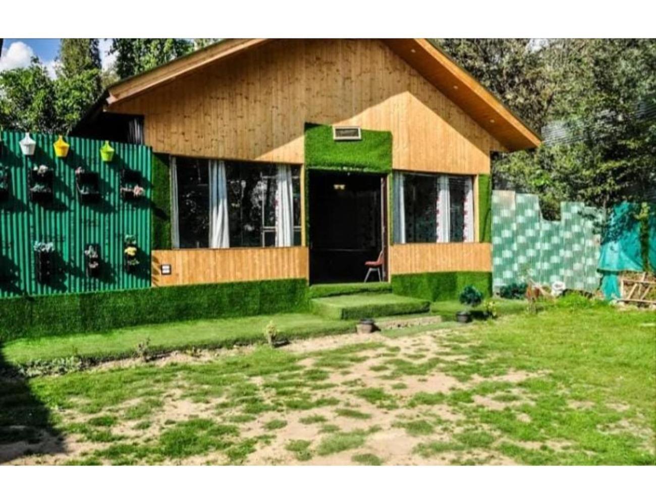 Homestay Diamond Star, *
