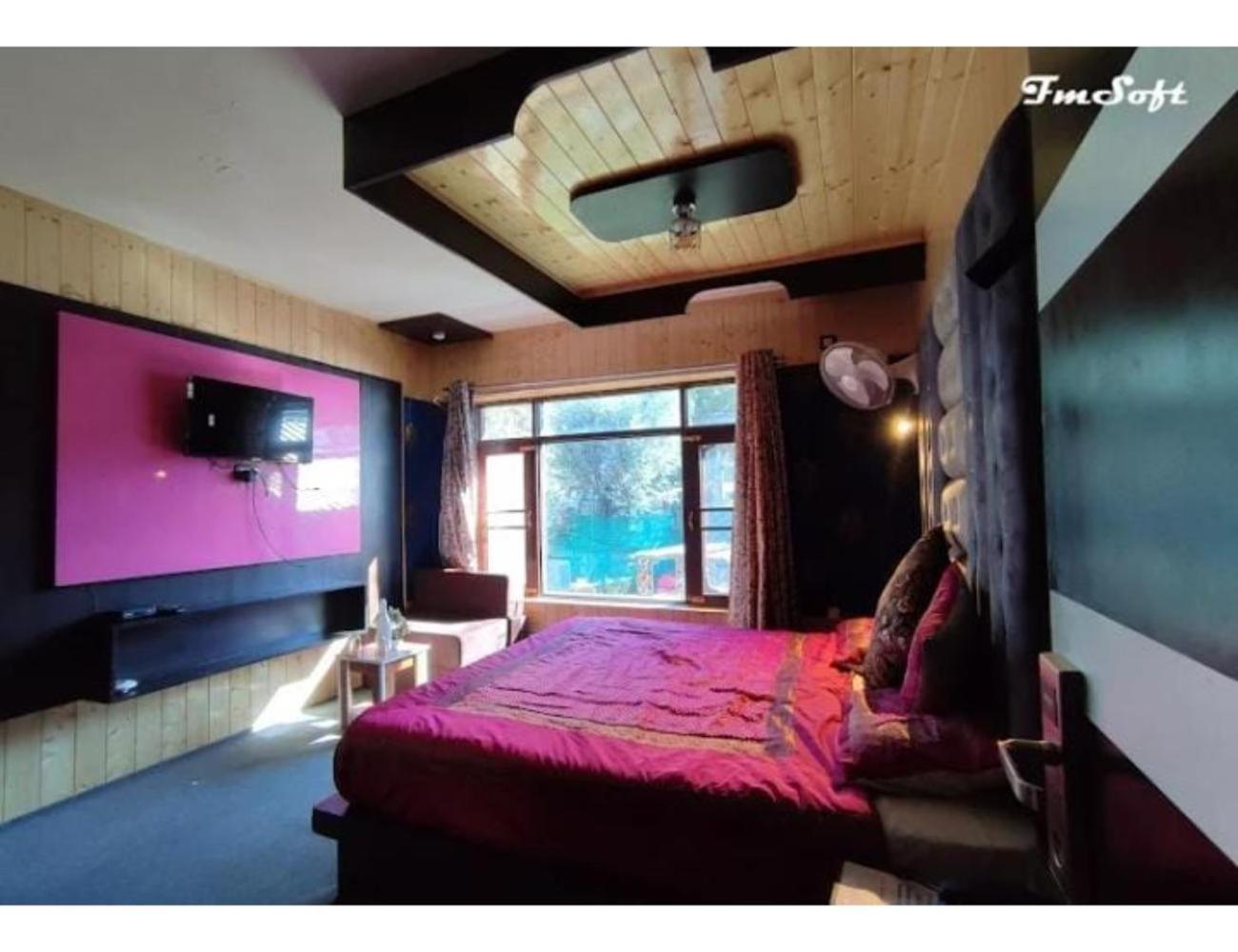 Diamond Star, * Pahalgam