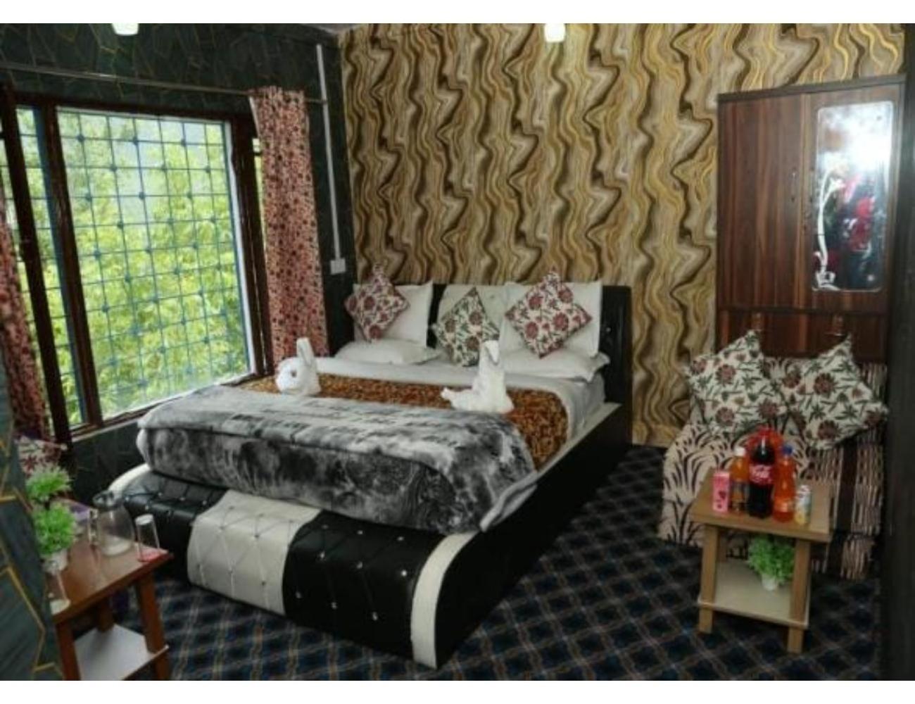 Mountain Ridge Resort, *