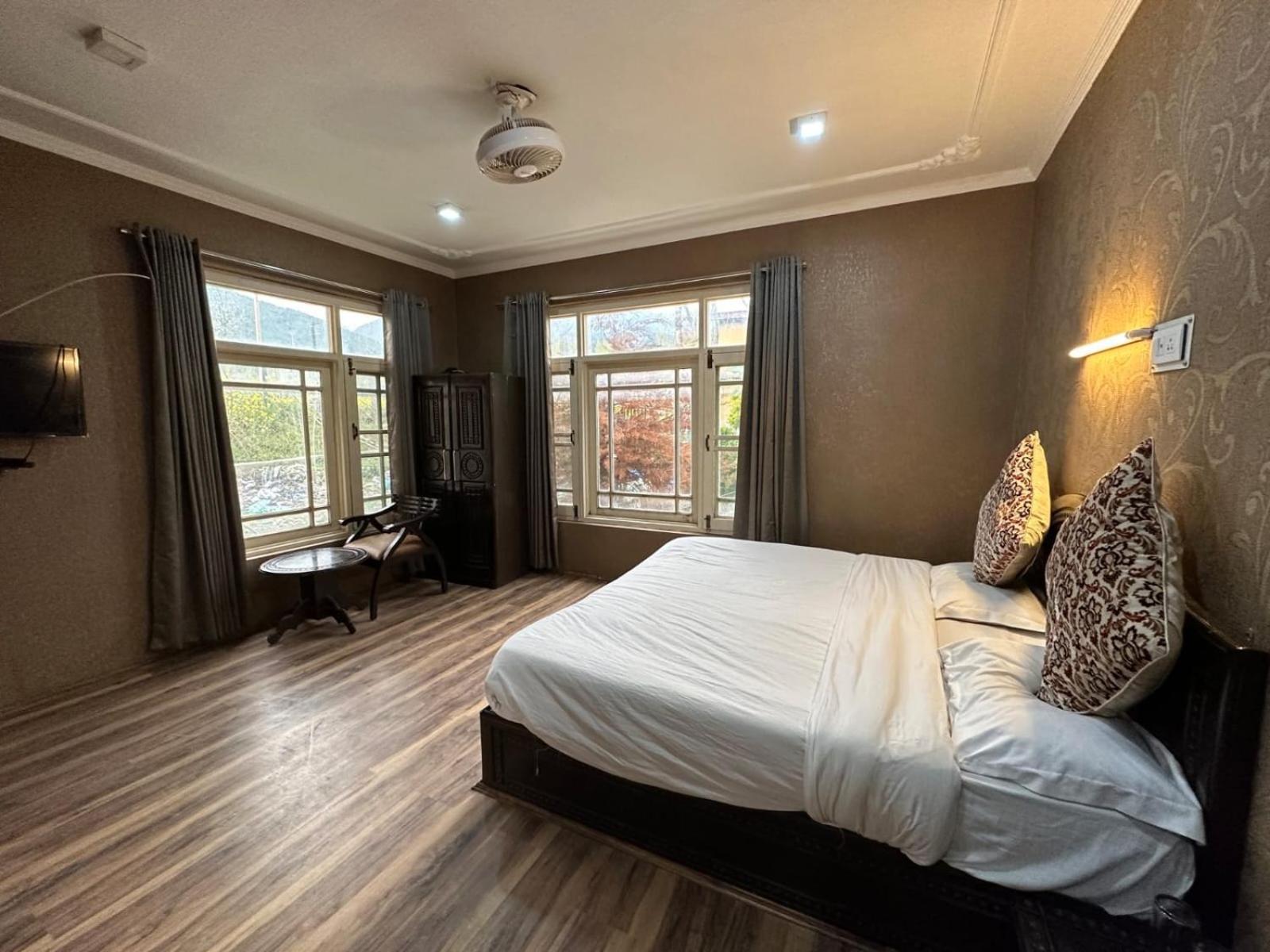 Hotel Lidder View 5*