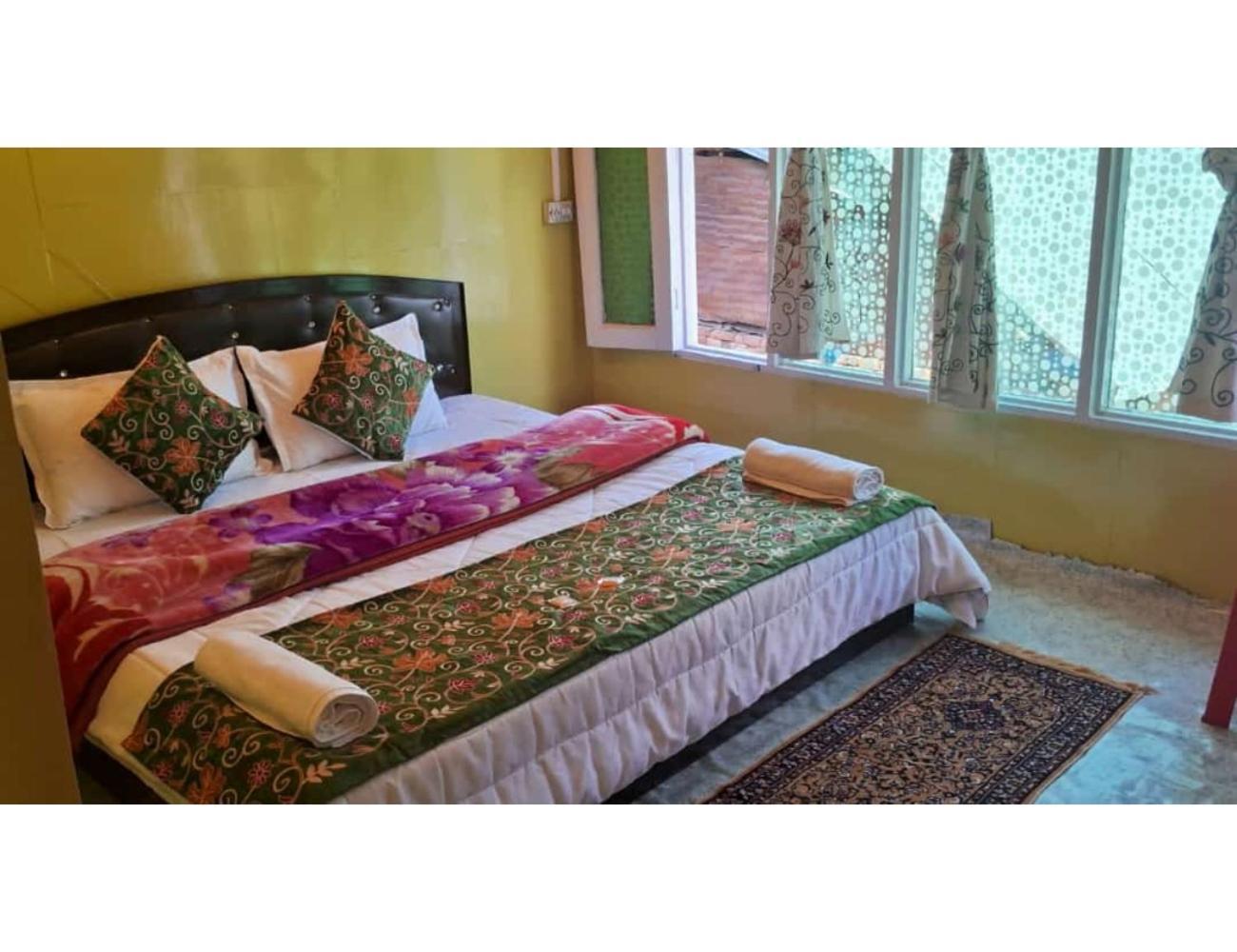Sohail Stay, * Pahalgam